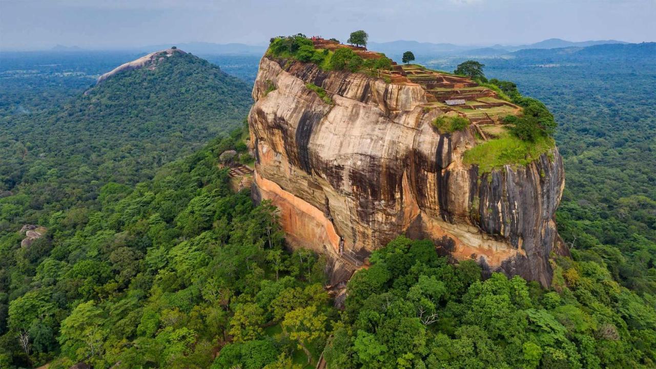 Hotel Golden Ray Dambulla Exterior photo